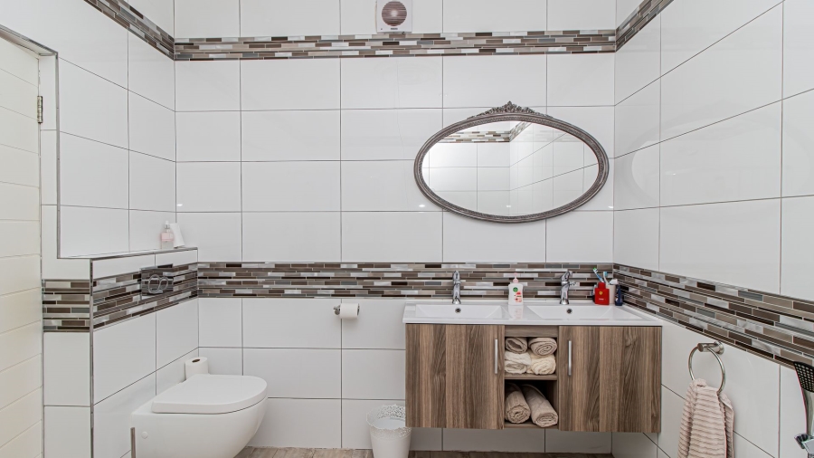 4 Bedroom Property for Sale in Beachfront Western Cape